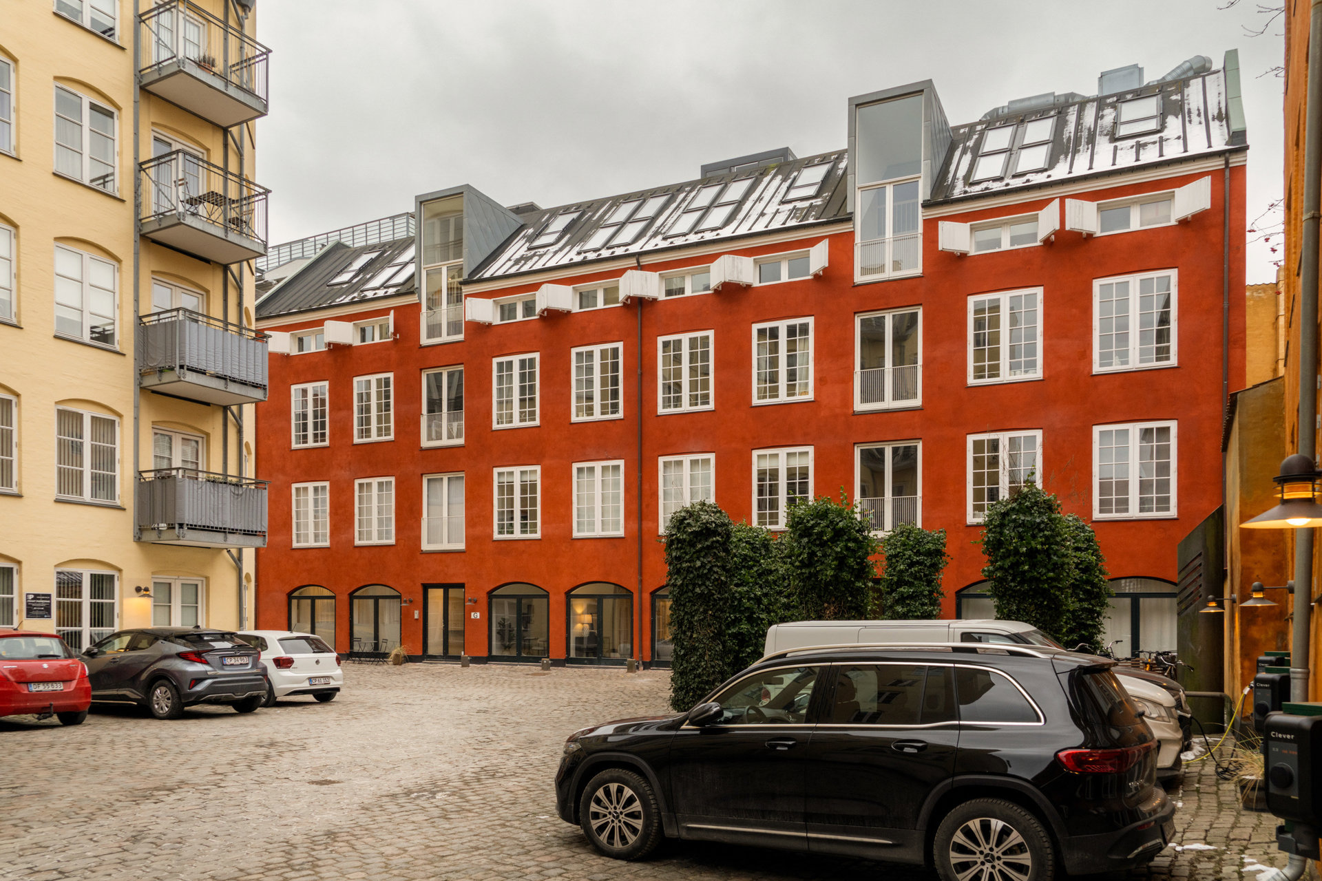 Nyhavn 31G, st. th. – eksklusiv gårdlejlighed med direkte udgang og gennemført komfort