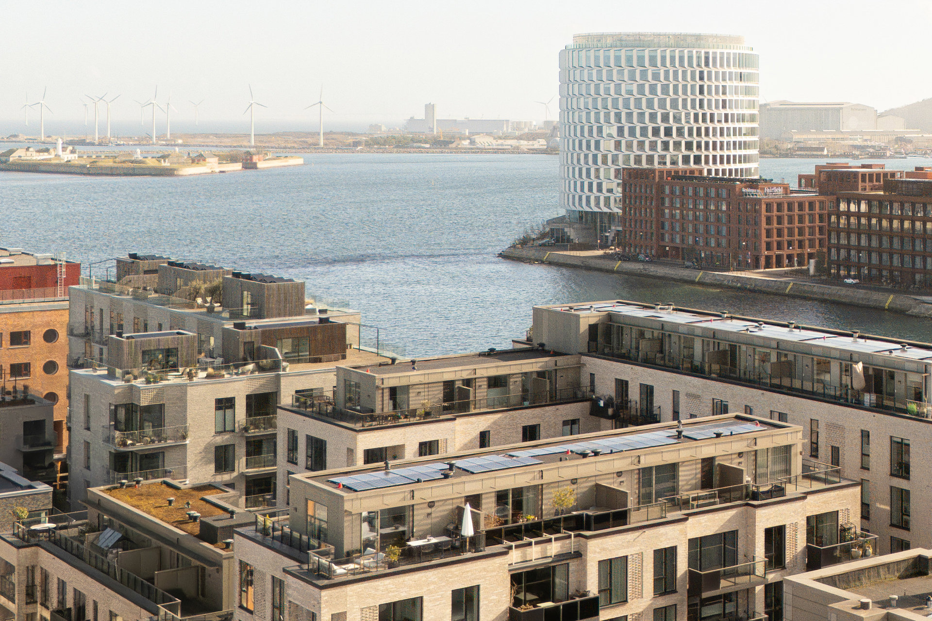 Imponernede toplans penthouse med privat, læfyldt tagterrasse i Nordhavn